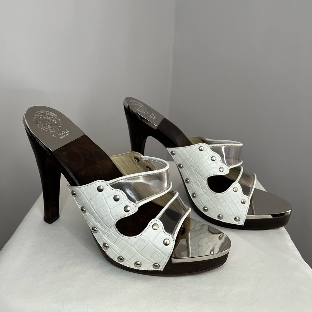 Vintage Versace White Leather Medusa Head Heels ✨🪩